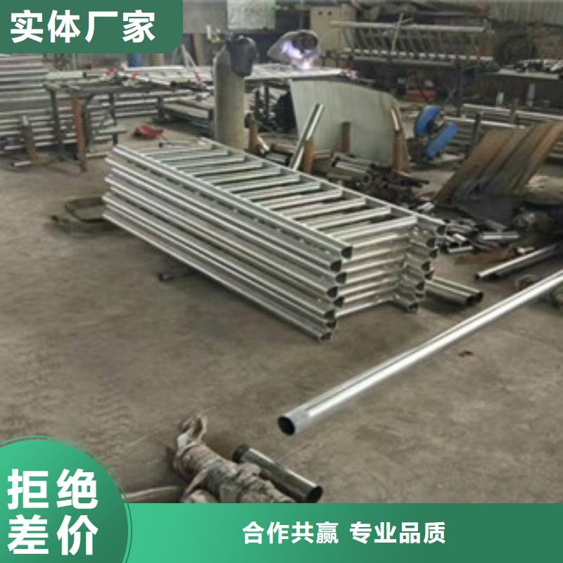 橋梁防撞護欄不銹鋼復合管現(xiàn)貨供應(yīng)
