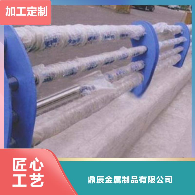 護(hù)欄不銹鋼復(fù)合管護(hù)欄實(shí)拍展現(xiàn)
