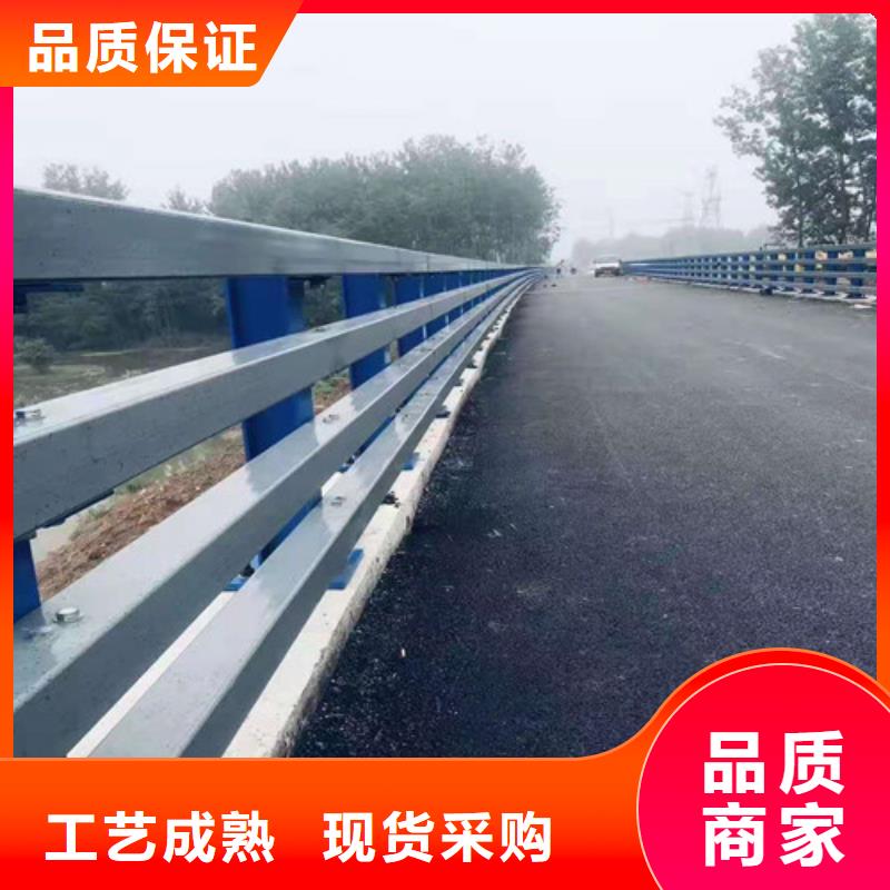 不銹鋼復(fù)合管防撞護(hù)欄源頭廠家供應(yīng)