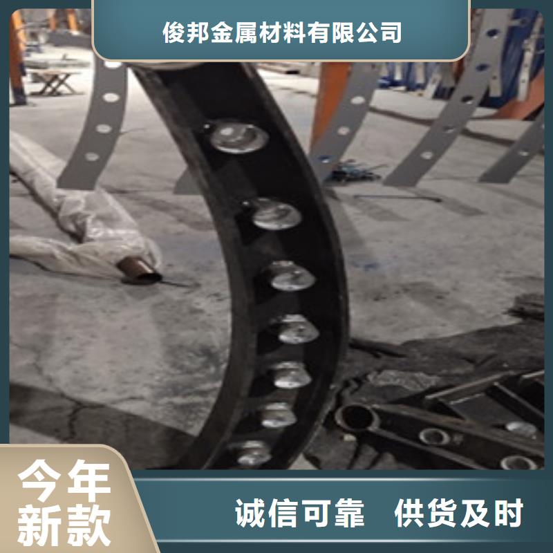 不銹鋼復(fù)合管護(hù)欄_Q235鋼板立柱貨真價(jià)實(shí)