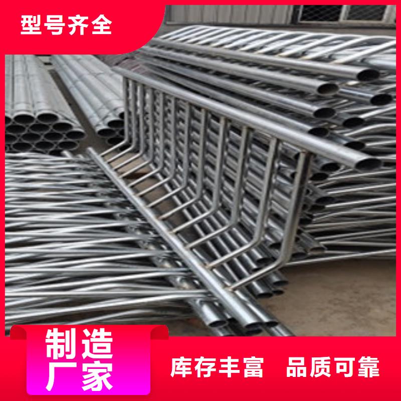 护栏热镀锌喷塑钢板立柱厂家供应