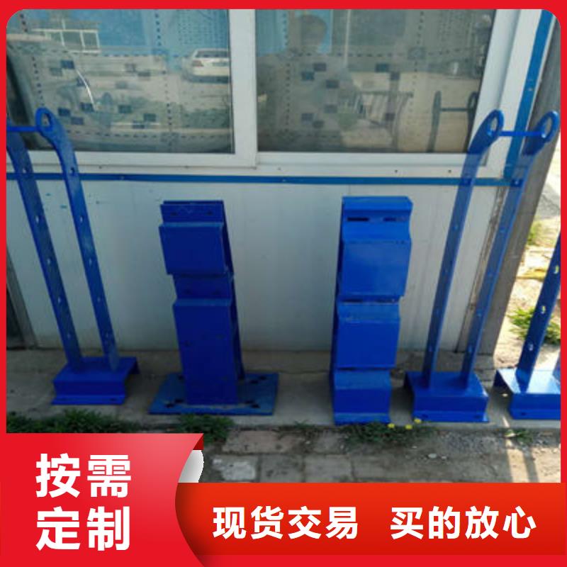 防撞立柱市政道路防護(hù)欄工程施工案例
