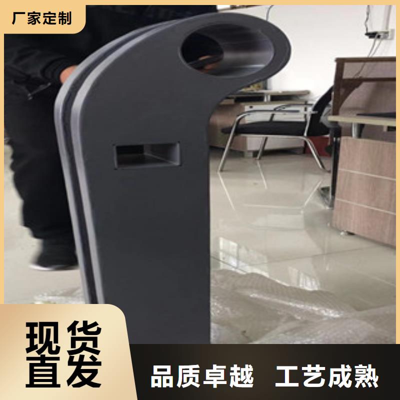 立柱不銹鋼復(fù)合管道路景觀護欄質(zhì)優(yōu)價保