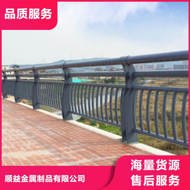不銹鋼內(nèi)襯碳素復(fù)合管燈光護(hù)欄技術(shù)先進(jìn)