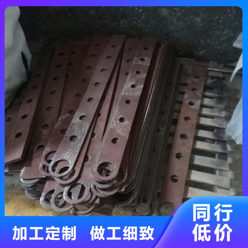 不銹鋼復(fù)合管河堤護(hù)欄實(shí)拍展現(xiàn)