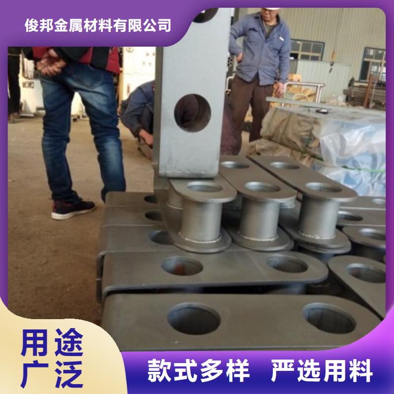 桥梁防撞支架_不锈钢护栏厂家案例