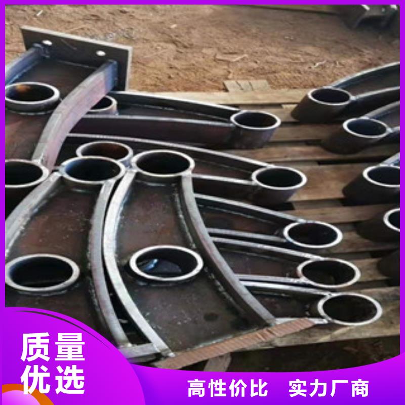 橋梁護(hù)欄市政道路防護(hù)欄精工細(xì)作品質(zhì)優(yōu)良