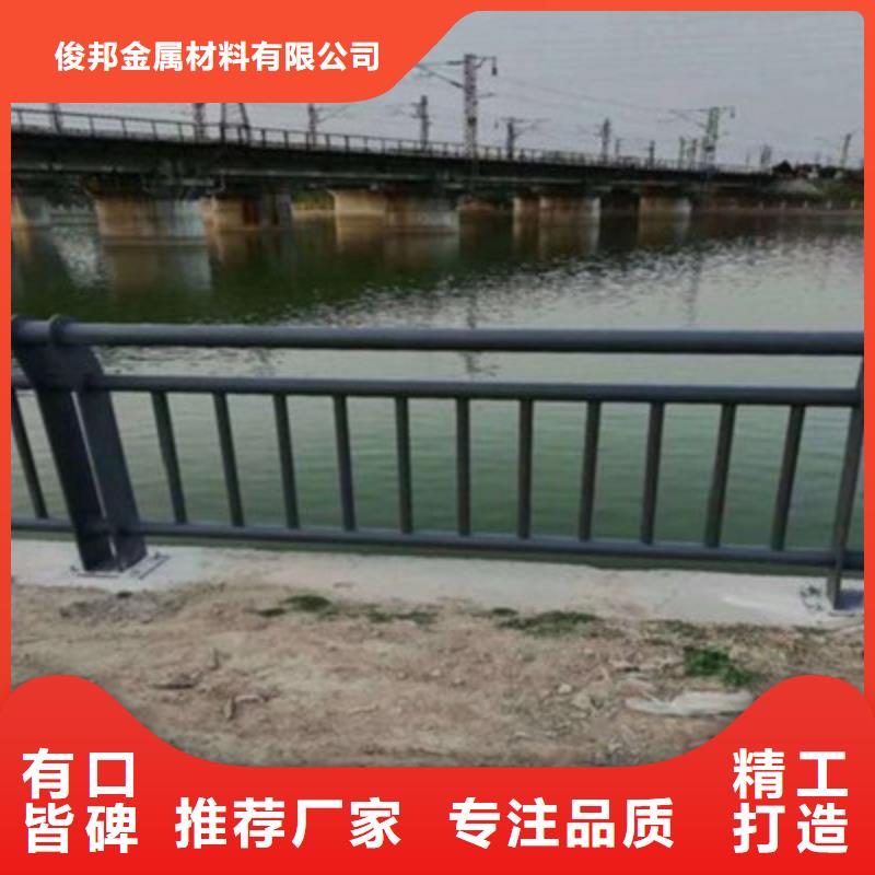 防撞橋梁欄桿_不銹鋼復(fù)合管護(hù)欄質(zhì)量層層把關(guān)