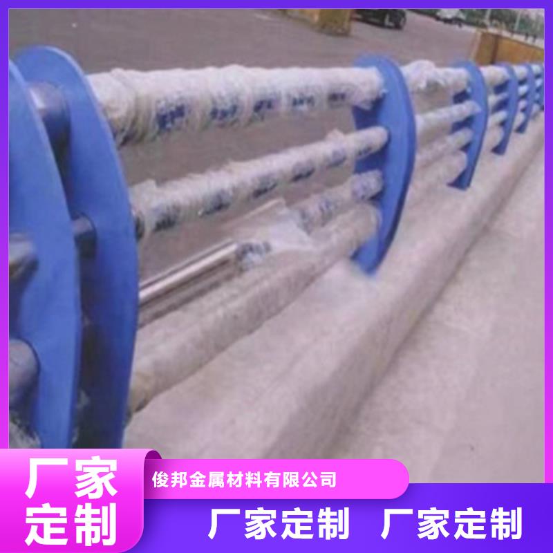 防撞橋梁欄桿_不銹鋼復(fù)合管護(hù)欄質(zhì)量層層把關(guān)