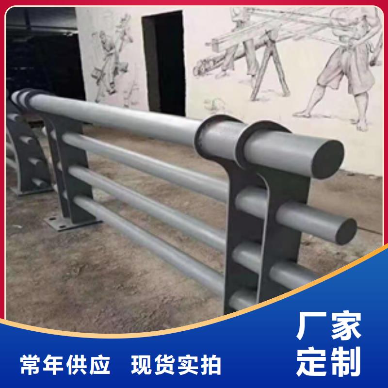 鋼板包廂橋梁防撞護(hù)欄展鴻護(hù)欄長(zhǎng)期有賣