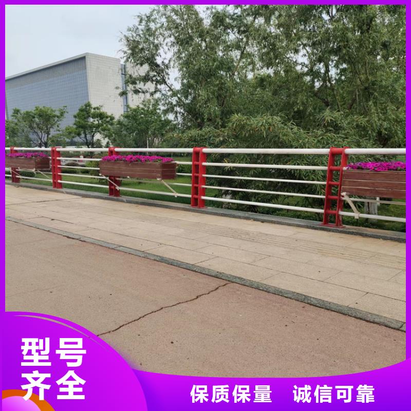 鋼板包廂橋梁防撞護(hù)欄展鴻護(hù)欄長(zhǎng)期有賣