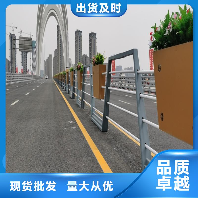 鋼板包廂橋梁防撞護(hù)欄展鴻護(hù)欄長(zhǎng)期有賣
