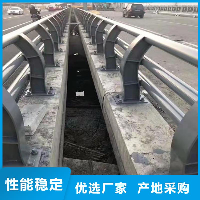 鋼管烤漆橋梁防撞護(hù)欄堅(jiān)固穩(wěn)定性好