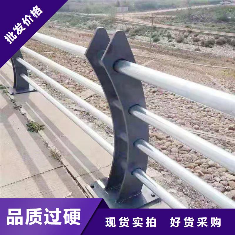 三層防腐噴塑防撞護欄強度高耐磨損