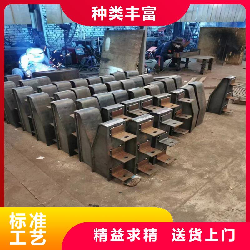 304不銹鋼復(fù)合管橋梁護(hù)欄規(guī)格齊全支持定制