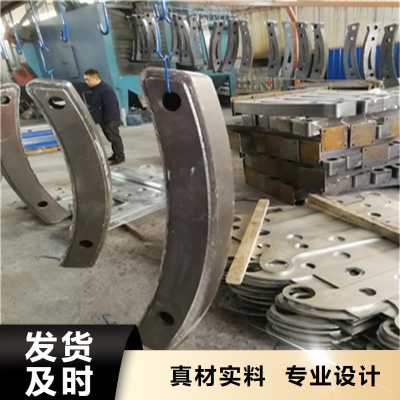 Q235B橋梁防撞護欄色彩鮮亮表面光潔展鴻護欄質(zhì)量可靠