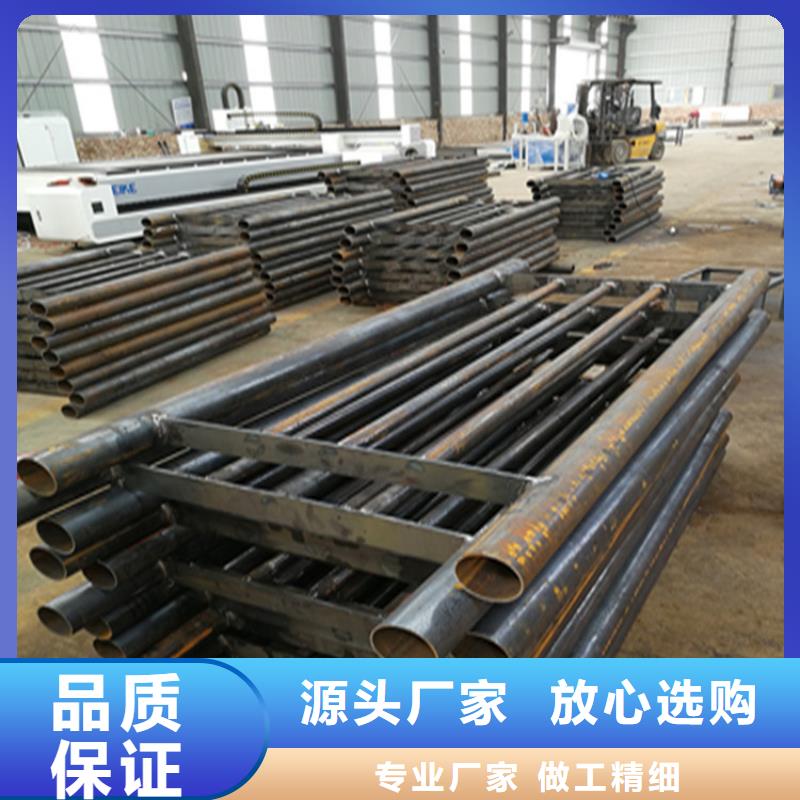 Q235B橋梁防撞護(hù)欄色彩鮮亮表面光潔展鴻護(hù)欄質(zhì)量可靠