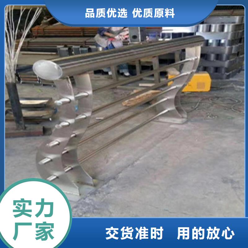 Q235B橋梁防撞護欄色彩鮮亮表面光潔展鴻護欄質(zhì)量可靠