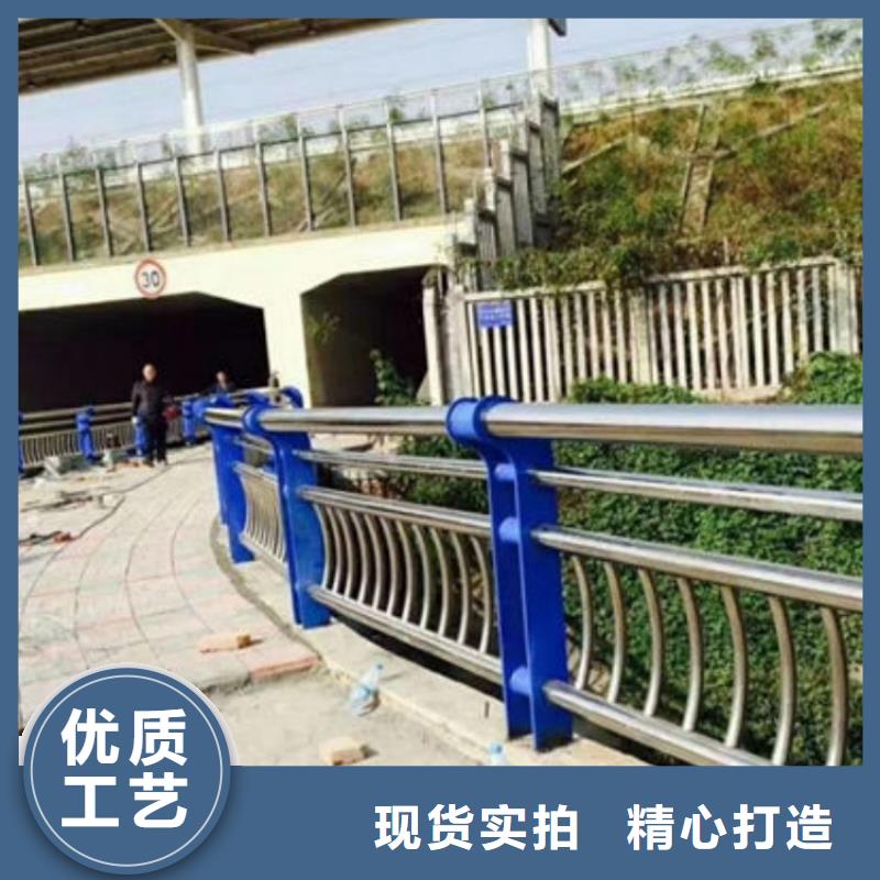 不銹鋼護(hù)欄-燈光防撞欄桿工藝成熟
