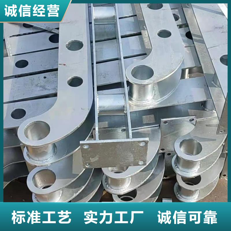 护栏_钢板立柱库存充足