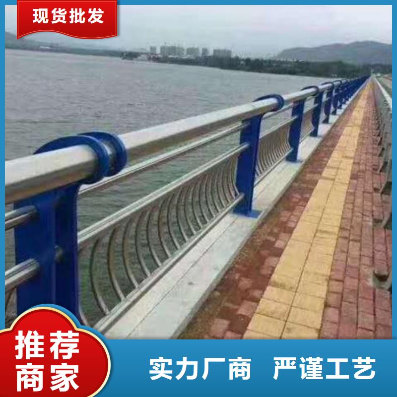 道路護(hù)欄噴漆方管防撞護(hù)欄專注生產(chǎn)制造多年