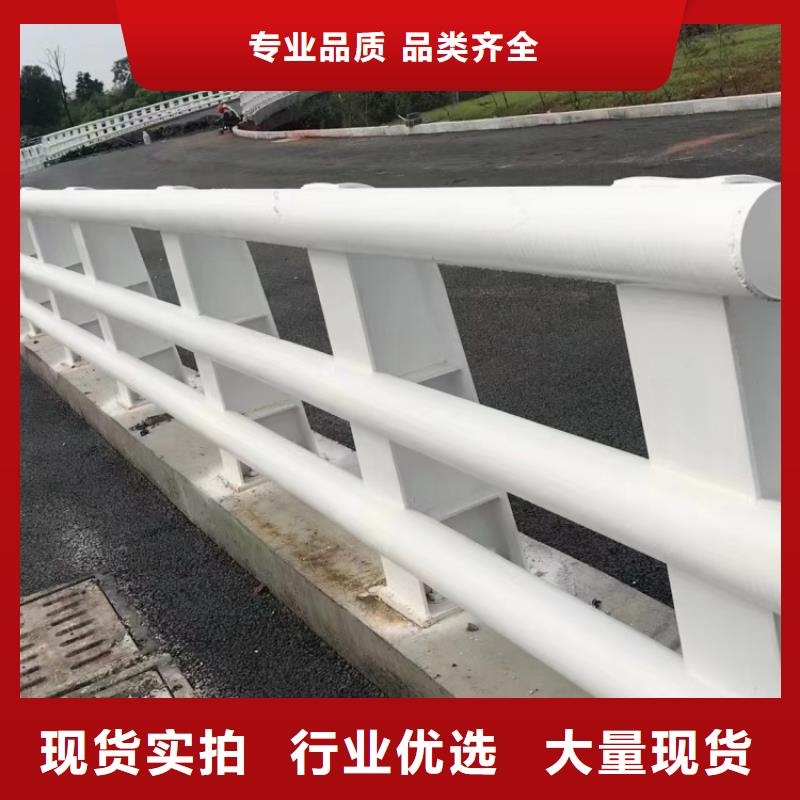 道路護(hù)欄路邊防撞欄桿可定制