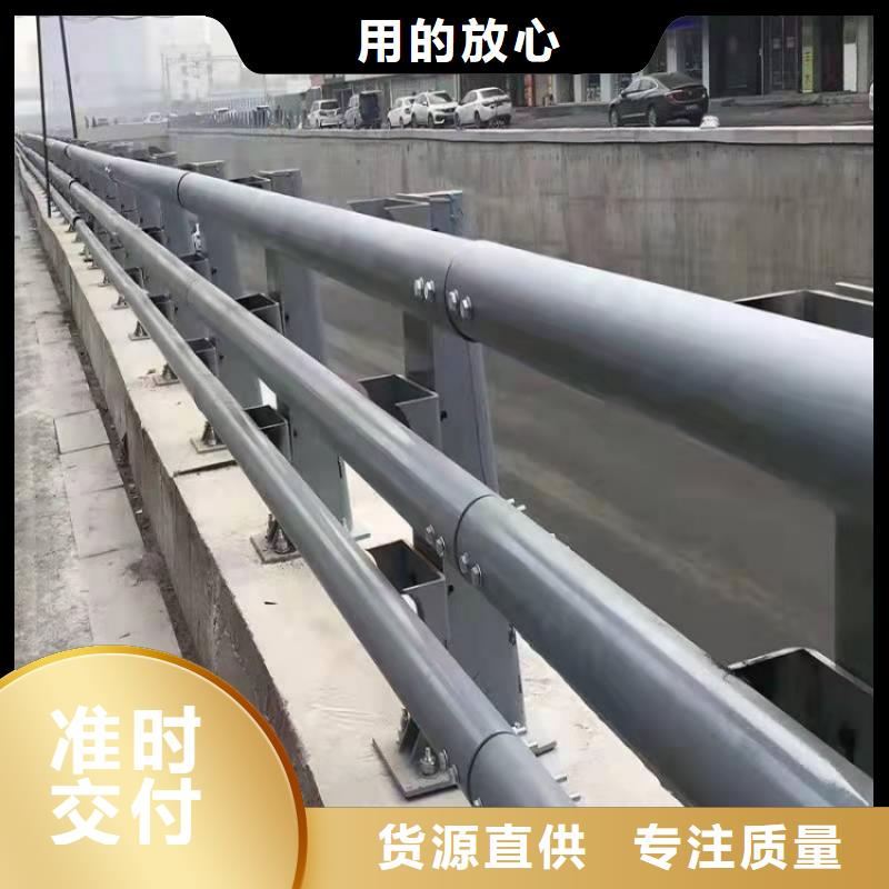景觀護(hù)欄三橫梁防撞欄桿精工細(xì)作品質(zhì)優(yōu)良