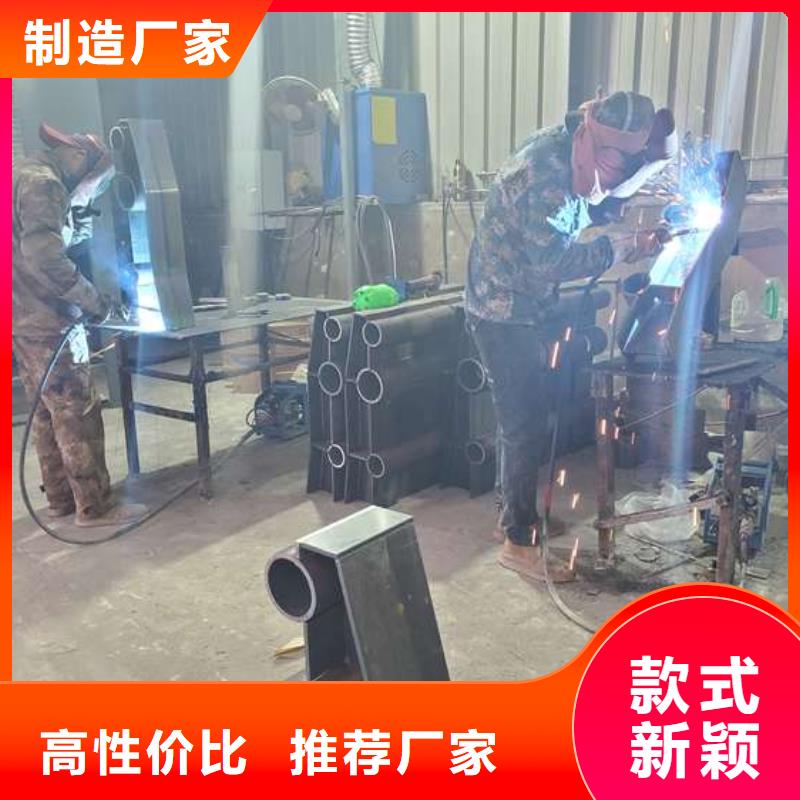 橋梁防撞護(hù)欄不銹鋼復(fù)合管欄桿安裝簡單