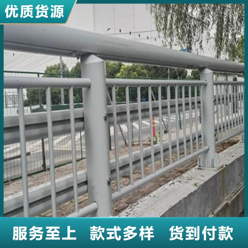 防撞護(hù)欄碳鋼防撞護(hù)欄廠家廠家擁有先進(jìn)的設(shè)備