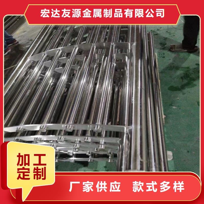 防撞护栏碳钢防撞护栏厂家厂家拥有先进的设备