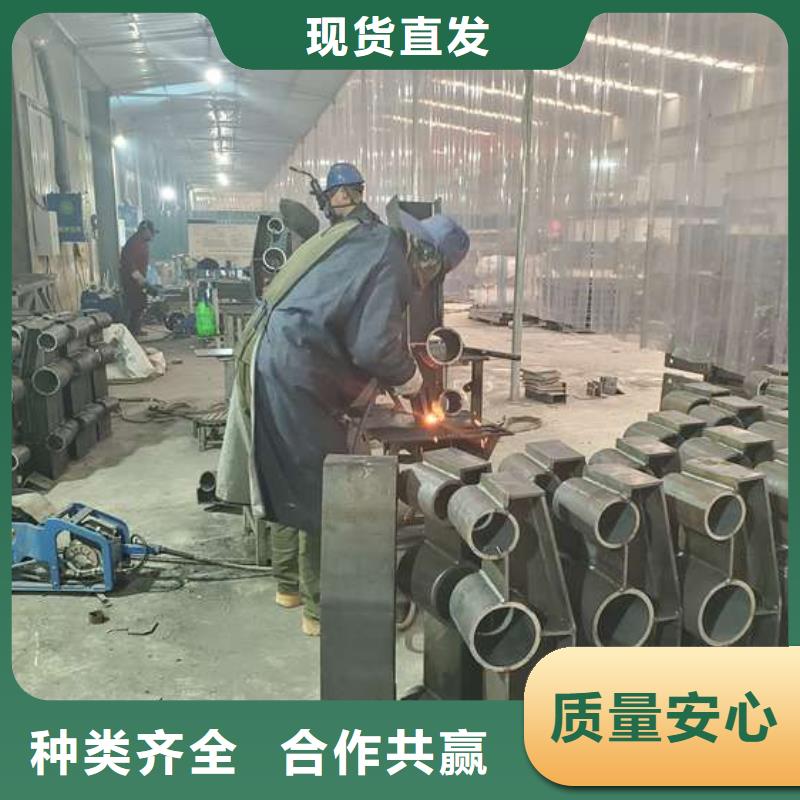 防撞護欄不銹鋼木紋轉(zhuǎn)印欄桿廠家質(zhì)量看得見
