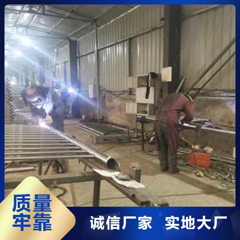 防撞鋼護(hù)欄質(zhì)量好發(fā)貨快