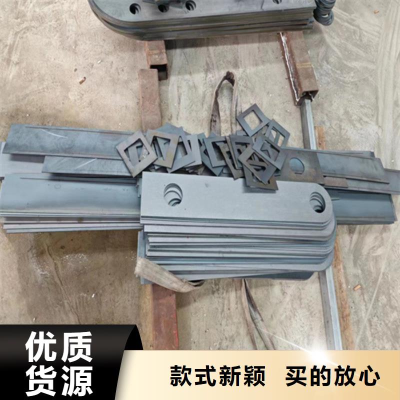 不銹鋼復(fù)合管護欄道路隔離護欄專業(yè)生產(chǎn)N年