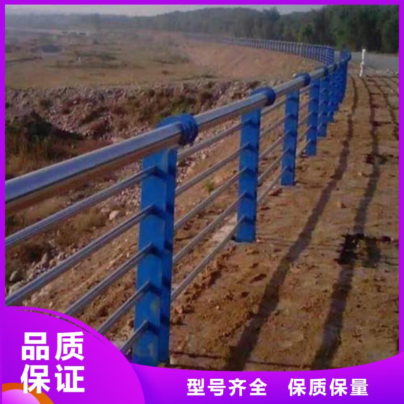 不銹鋼復(fù)合管防撞立柱精心選材