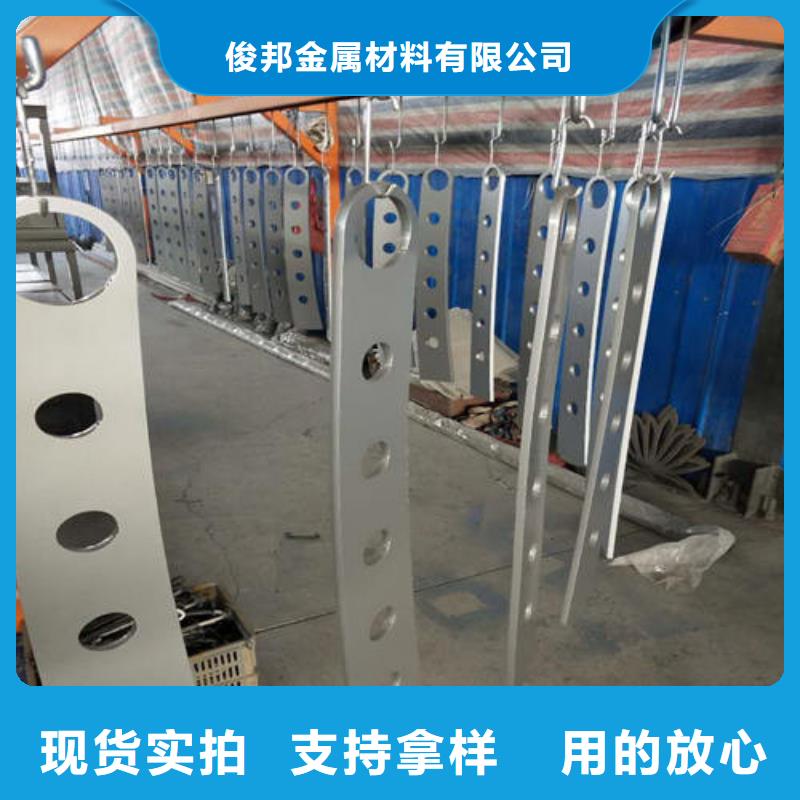 【不銹鋼復(fù)合管道路護欄質(zhì)量無憂】