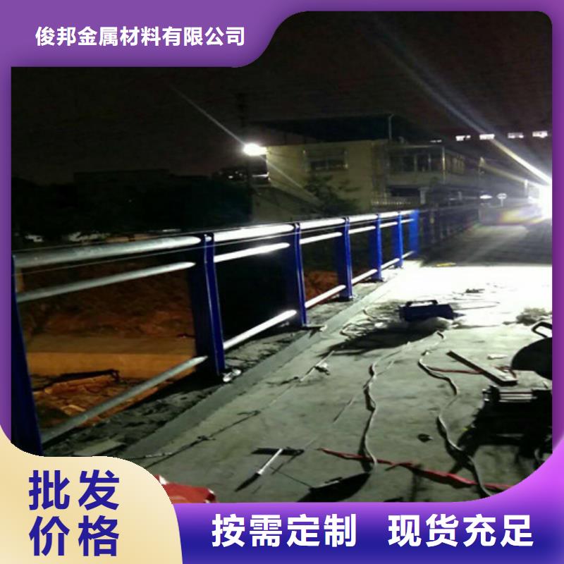 不銹鋼復(fù)合管防撞護(hù)欄產(chǎn)地工廠