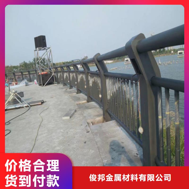 防撞護(hù)欄市政護(hù)欄品質(zhì)無所畏懼
