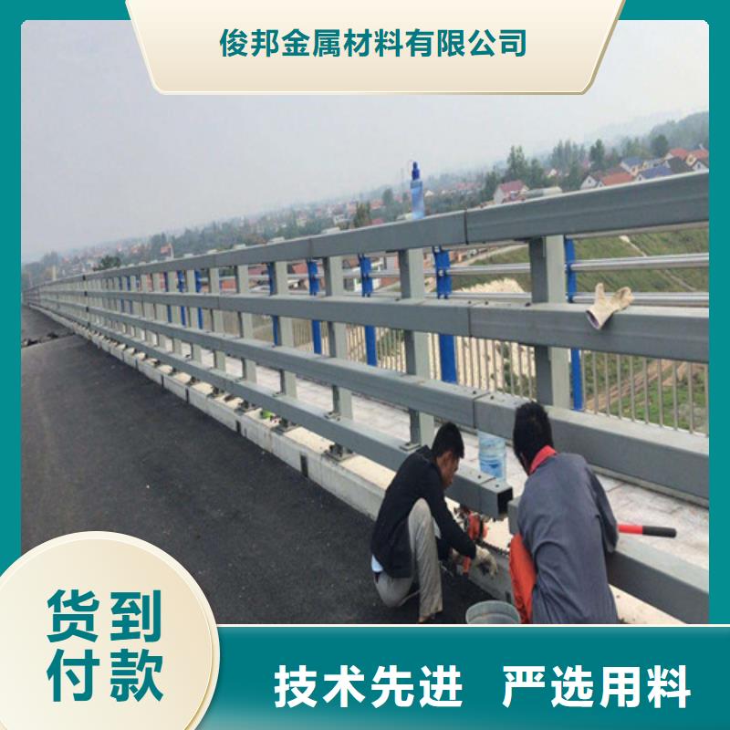 防撞护栏,q235b波形护栏板严格把控质量