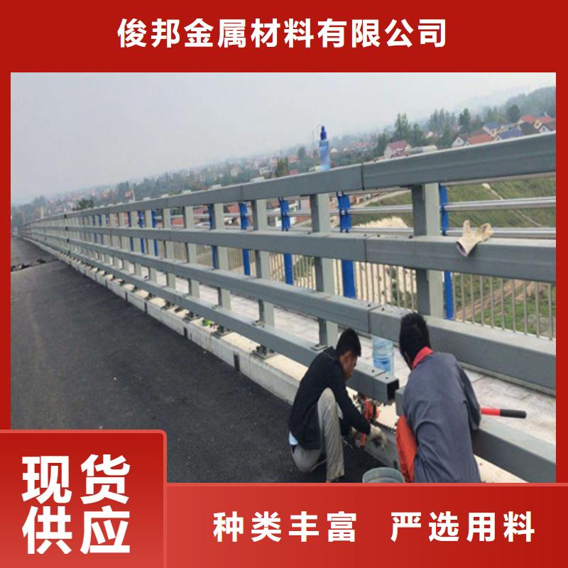 【防撞護(hù)欄,不銹鋼立柱精工細(xì)致打造】