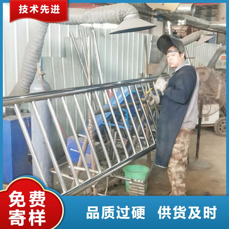 防撞護(hù)欄市政護(hù)欄嚴(yán)格把關(guān)質(zhì)量放心