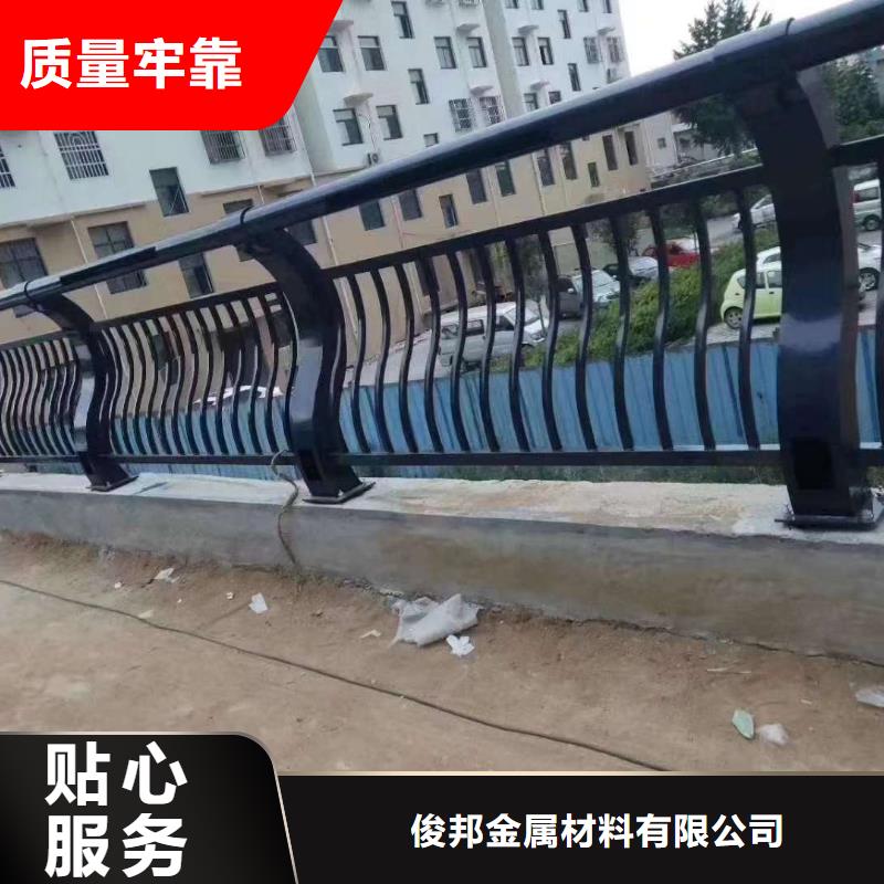 護(hù)欄道路隔離欄專注生產(chǎn)制造多年