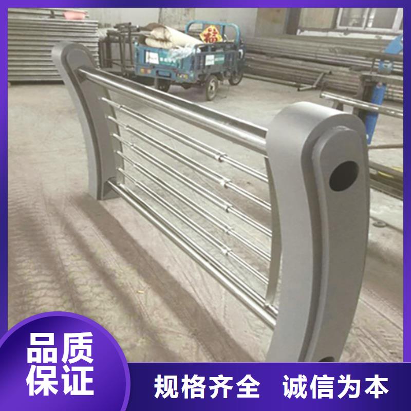 不銹鋼復(fù)合管防撞護(hù)欄LED防護(hù)欄桿貨源報價