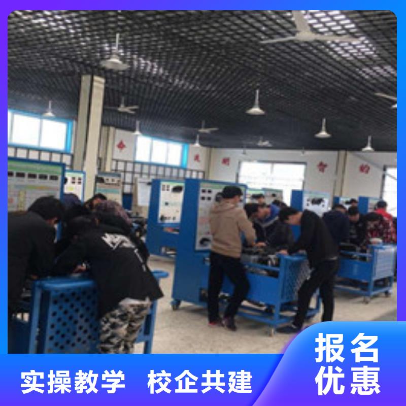 汽修培訓(xùn)挖掘機(jī)鉤機(jī)駕駛培訓(xùn)手把手教學(xué)