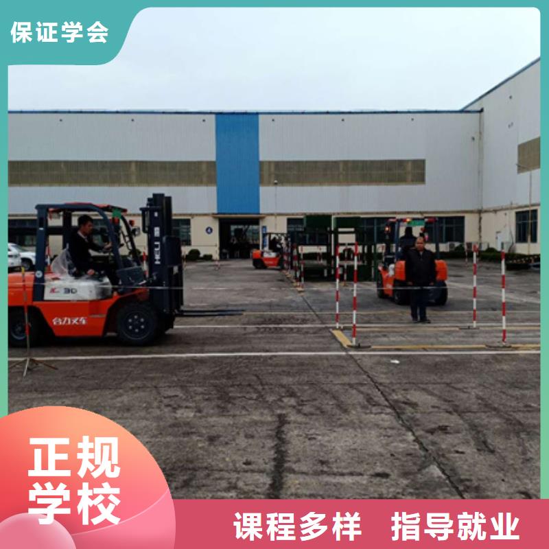  挖掘机培训专业齐全