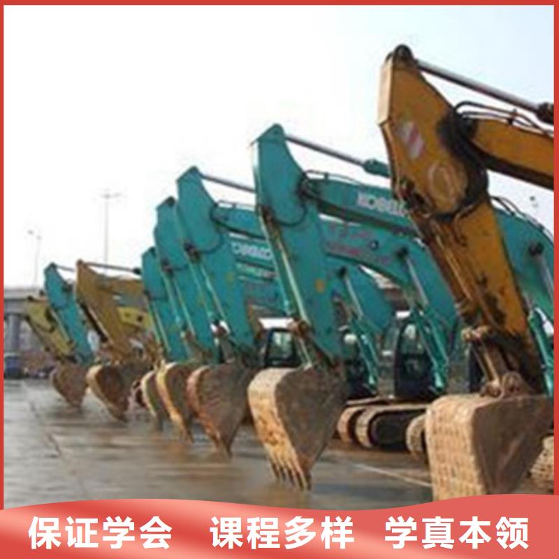  挖掘機培訓(xùn)指導(dǎo)就業(yè)
