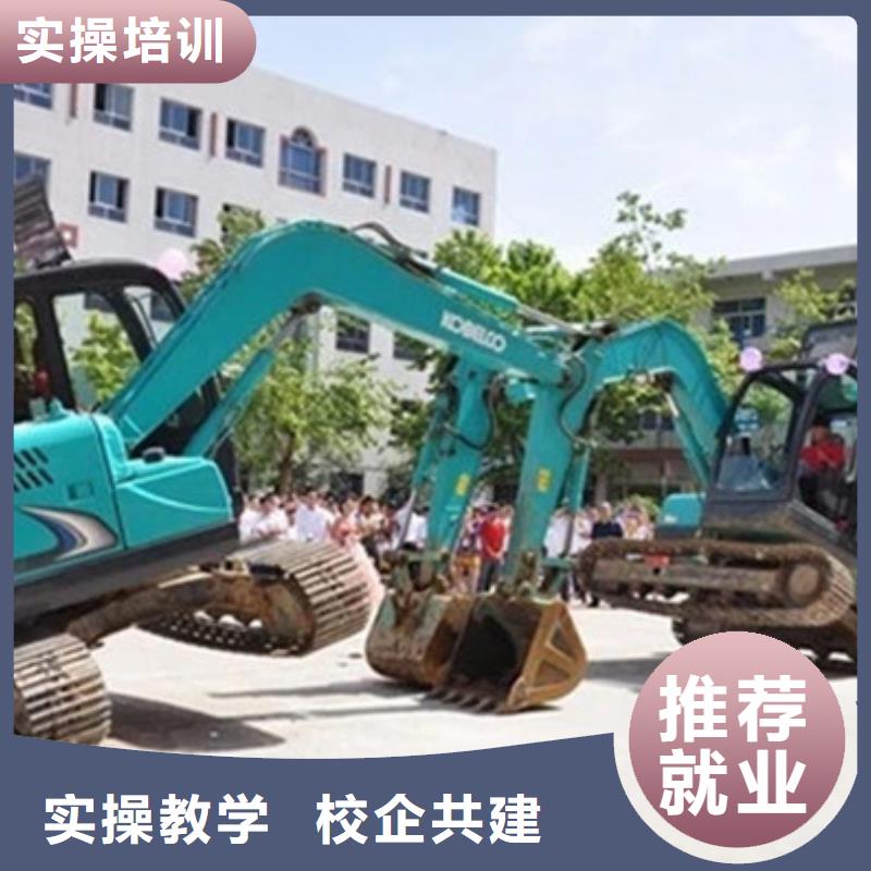 專業(yè)的塔吊叉車培訓(xùn)學(xué)?；⒄袼醪孳囻{駛專業(yè)