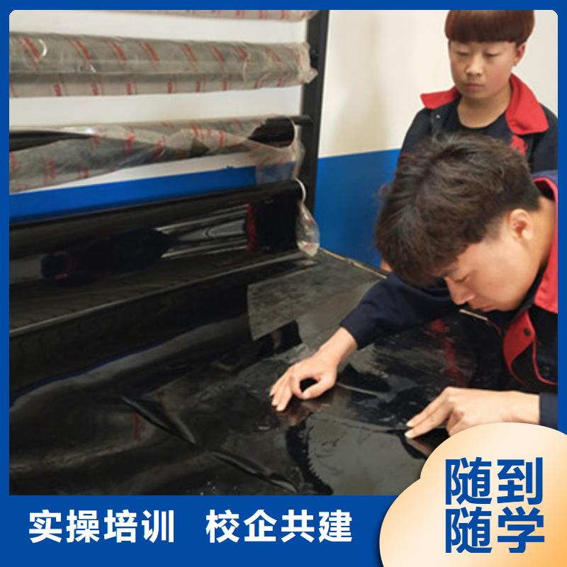 汽車美容裝具培訓哪里有挖掘機鏟車叉車駕駛學校報名優(yōu)惠