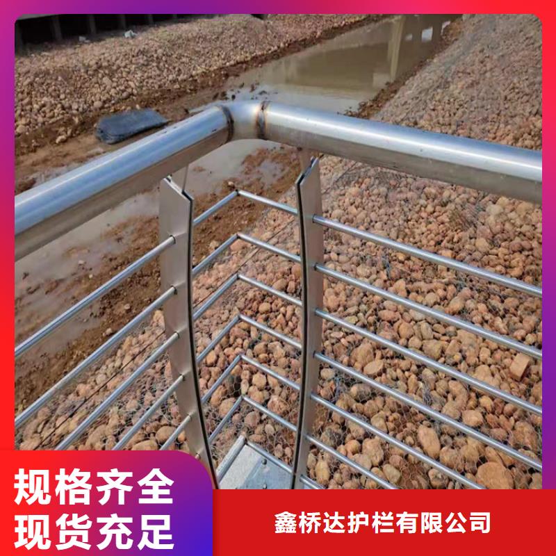 橋梁欄桿_防撞護(hù)欄多年經(jīng)驗(yàn)值得信賴