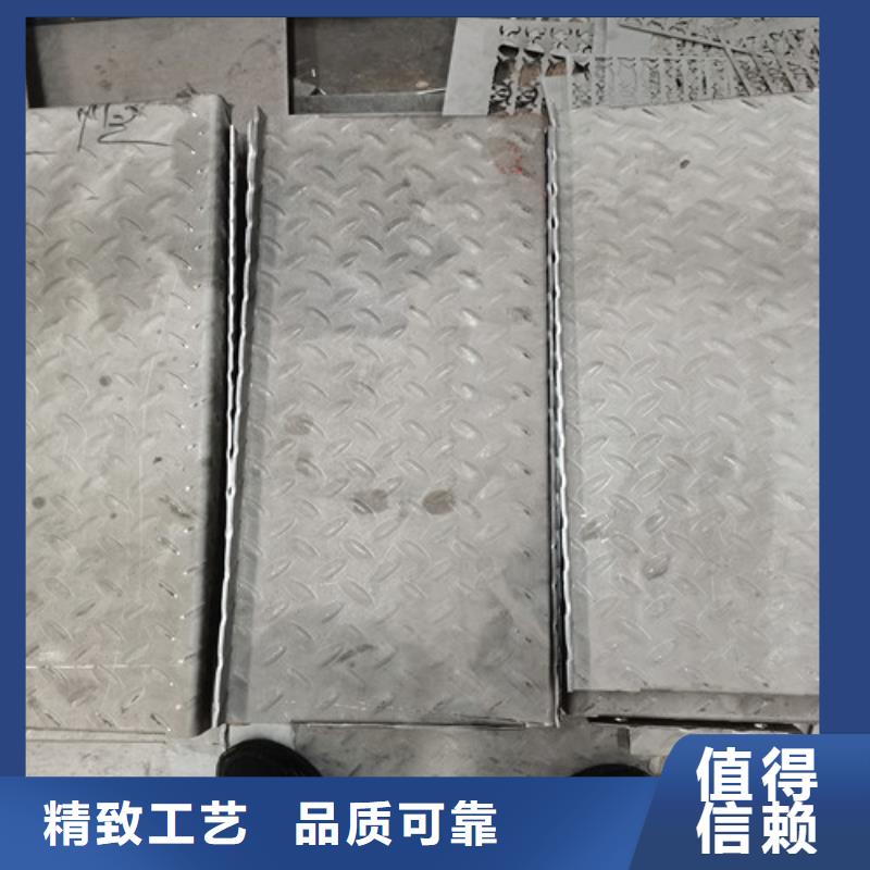 誠(chéng)信供應(yīng)304拉絲不銹鋼板的廠家