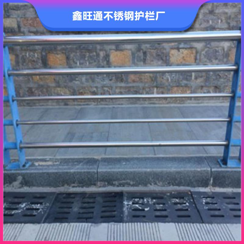 不銹鋼復合管橋梁護欄立柱現(xiàn)場安裝